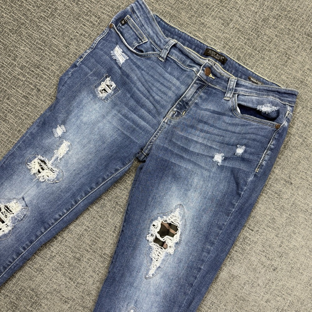 Judy Blue Los Angeles Jeans Size 15/32 Mid Rise Skinny Fit‎ Distressed Holes
